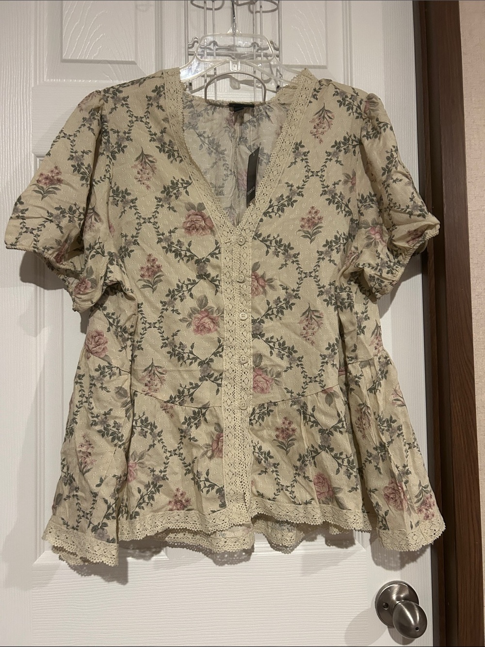 Vintage-Inspired Cream Floral Button Front Blouse coquette torrid 2